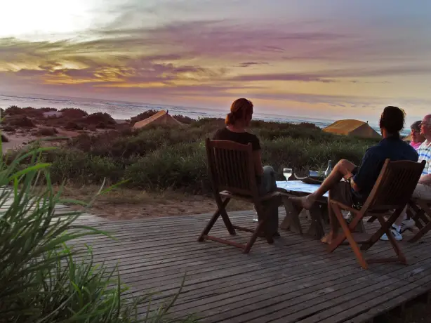 au sal salis ningaloo reef sundowner drinks on deck stays header