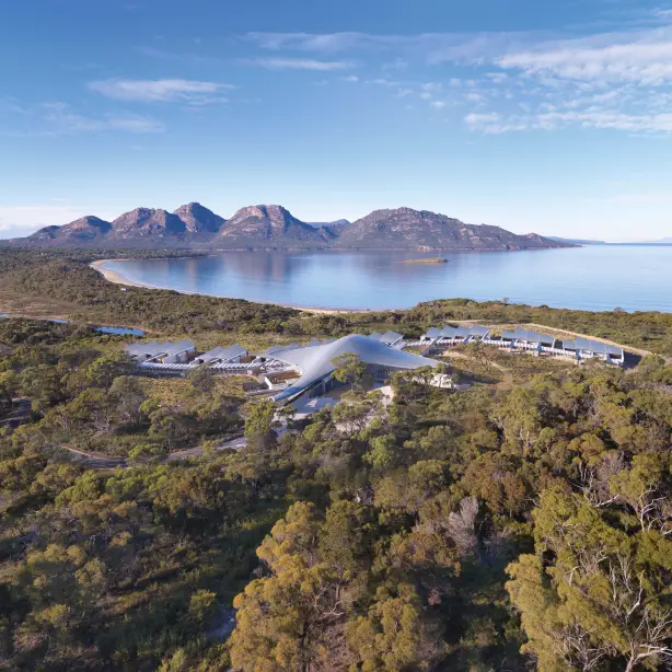 Een groothoekopname van het Freycinet National Park in Tasmanië, Australië