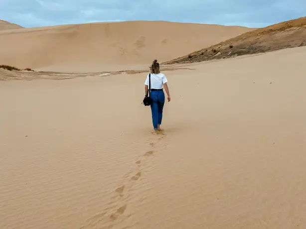 neuseeland northland te paki sanddünen spazieren durch dünen