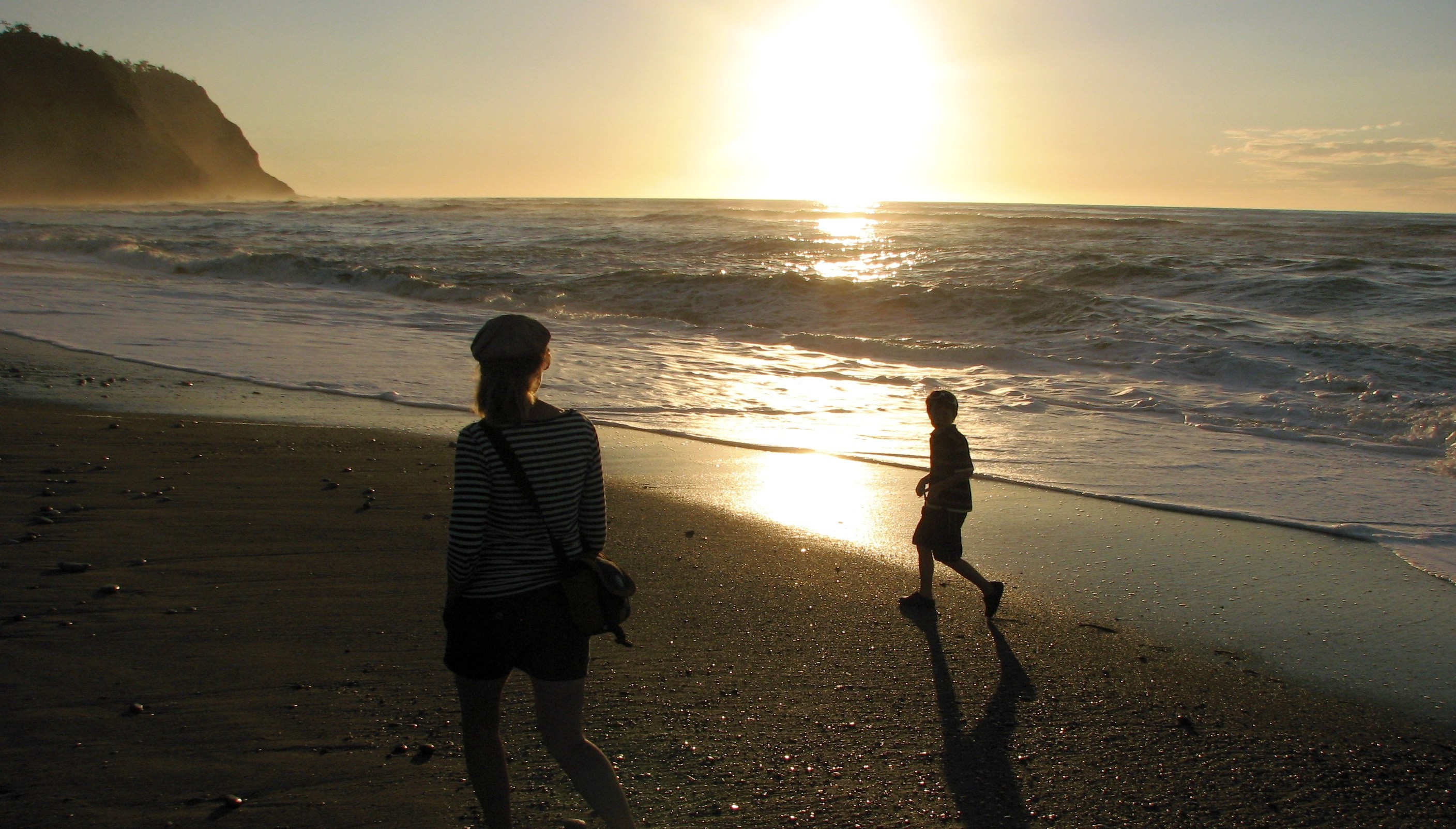 Neuseeland Okarito Sonnenuntergang Spaziergang Strand Mutter Kind