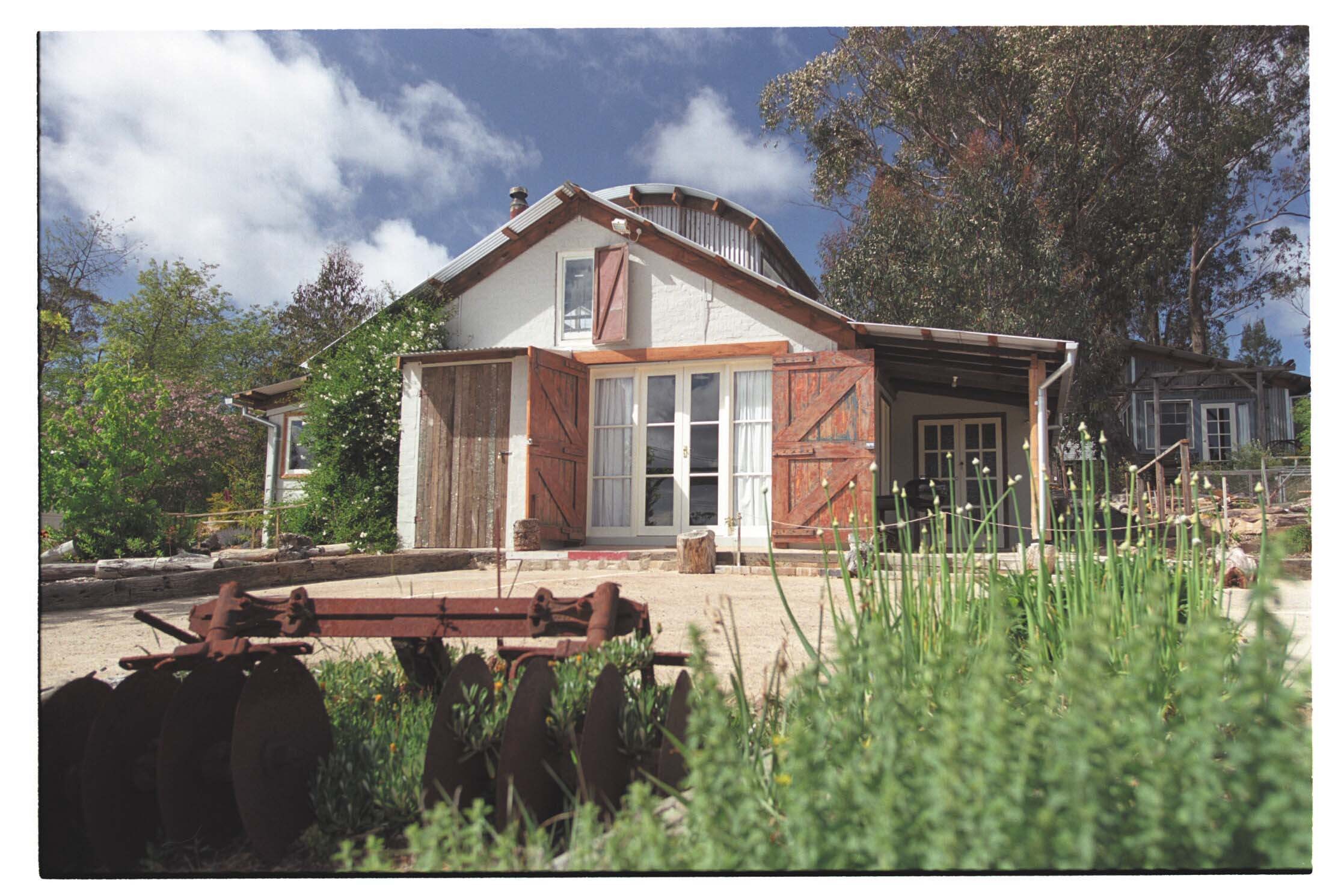 Auz old leura dairy milking shed cottage 1 family comfortable