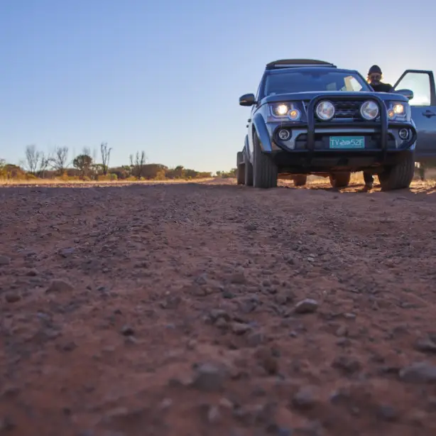 Geländewagen in Outback in Australien