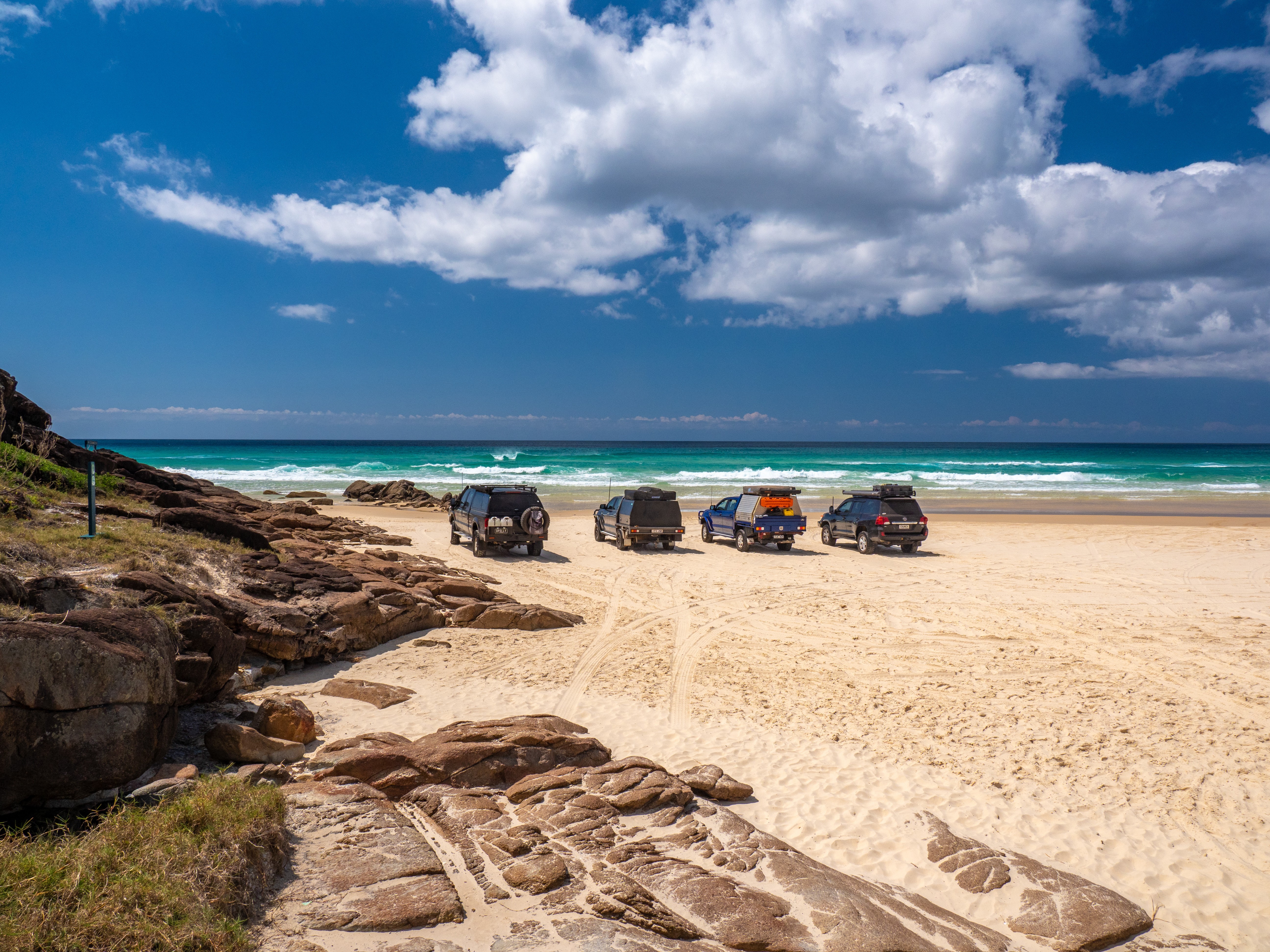 Au fraser island friends car and route header