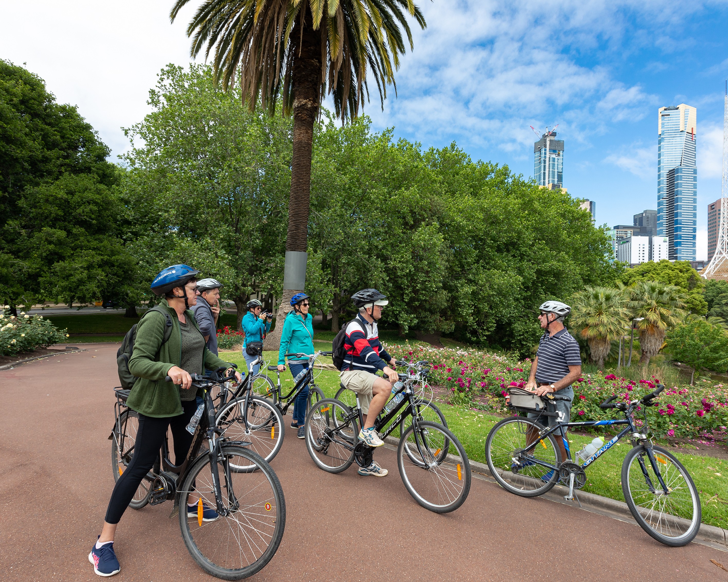 au biking friends see and do header