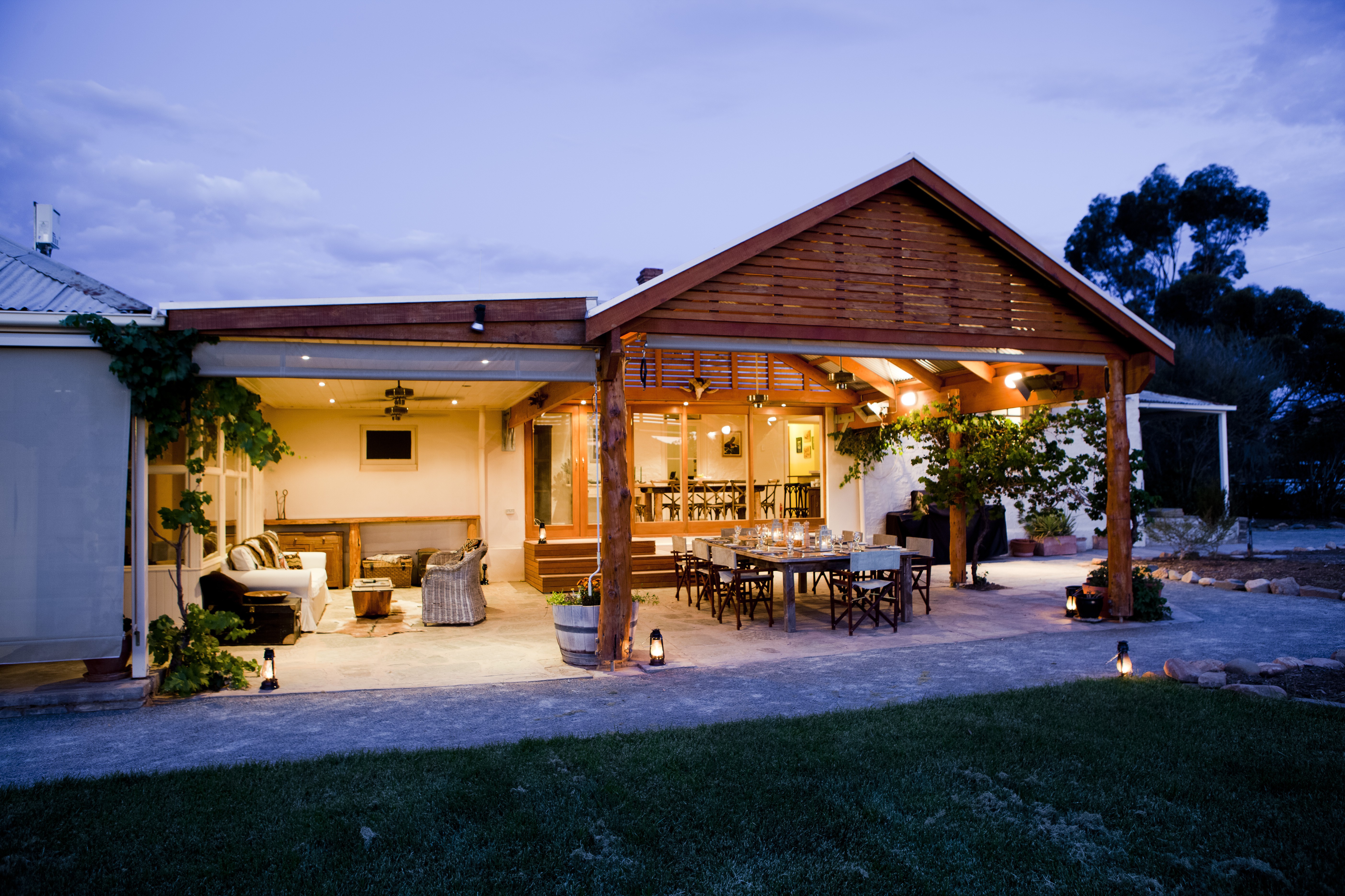 Auz arkaba 3 friends luxury