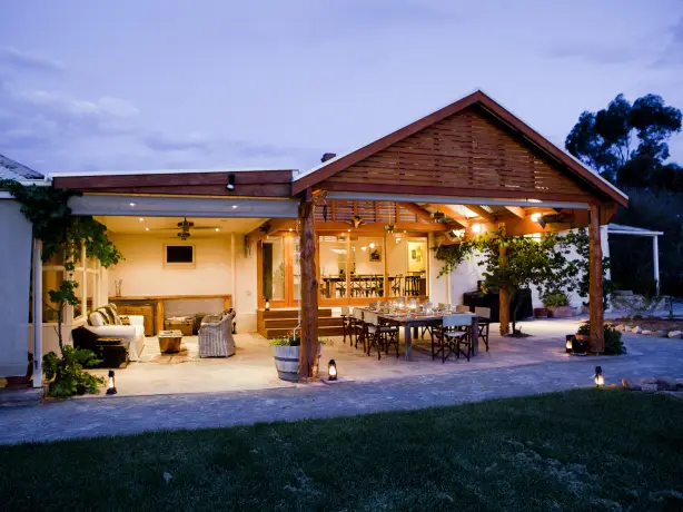 Auz arkaba 3 friends luxury