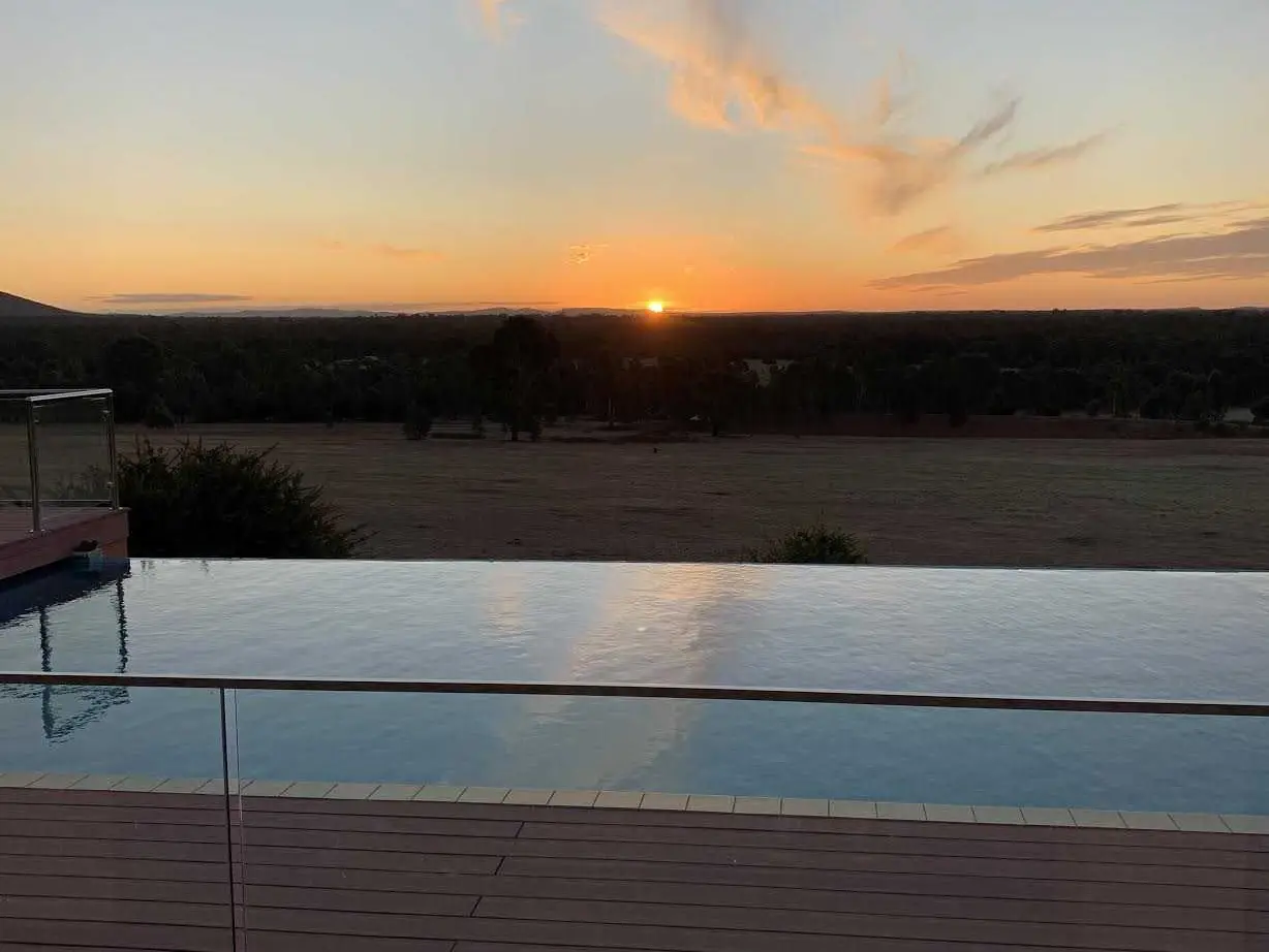 Australien reiseerfahrung rieke pool bei sonnenuntergang