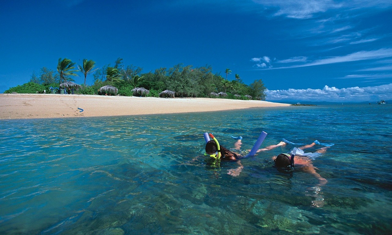 AUS - couples - Great barrier reef