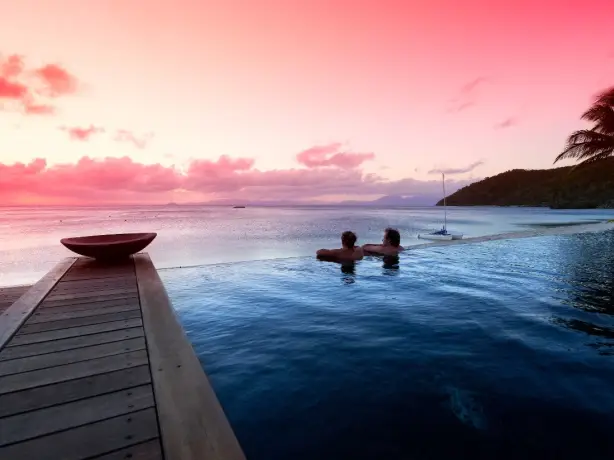 Australien Queensland orpheus island lodge luxus unterkunft sonnenuntergang infinity pool