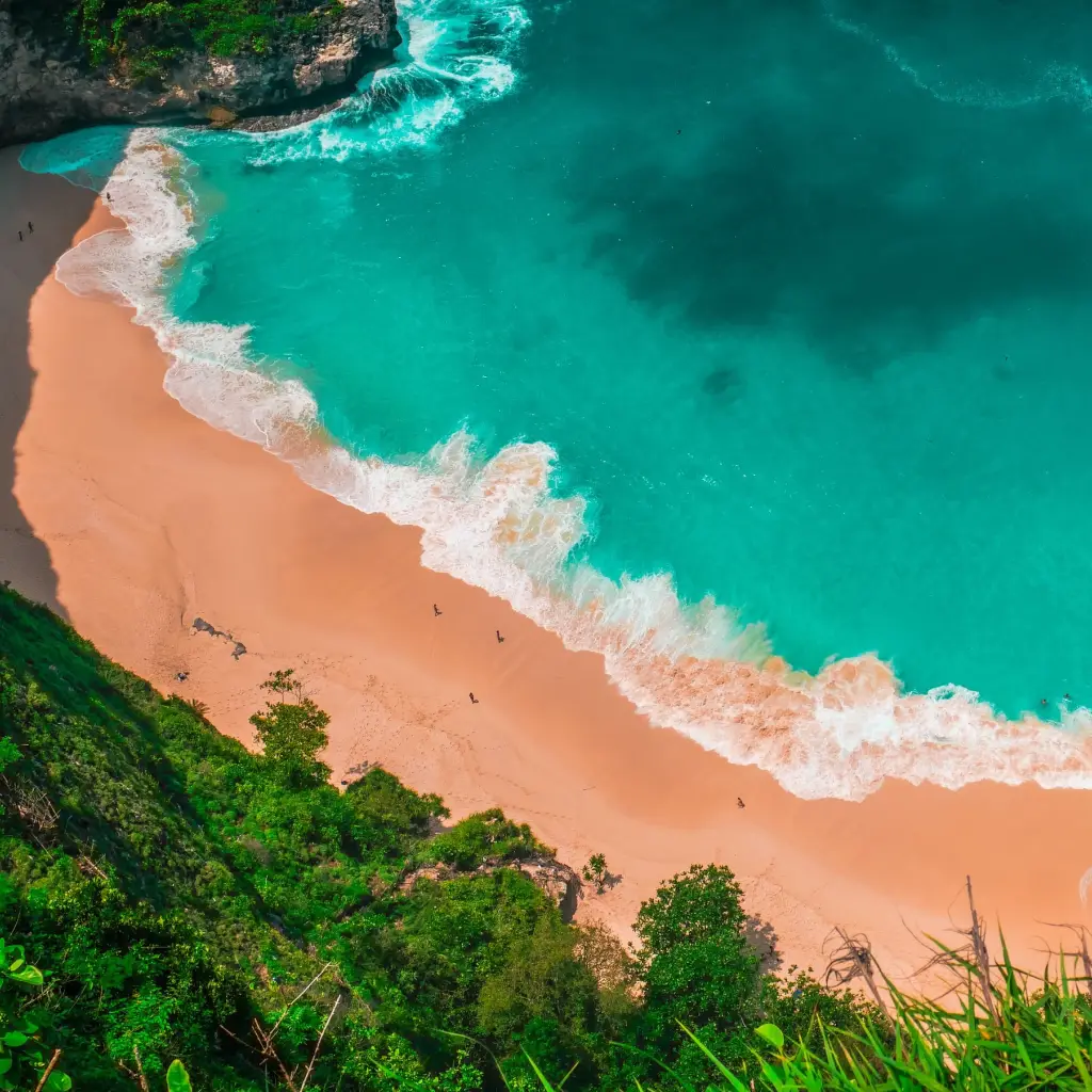 Luchtfoto van turquoise water en strand in Bali