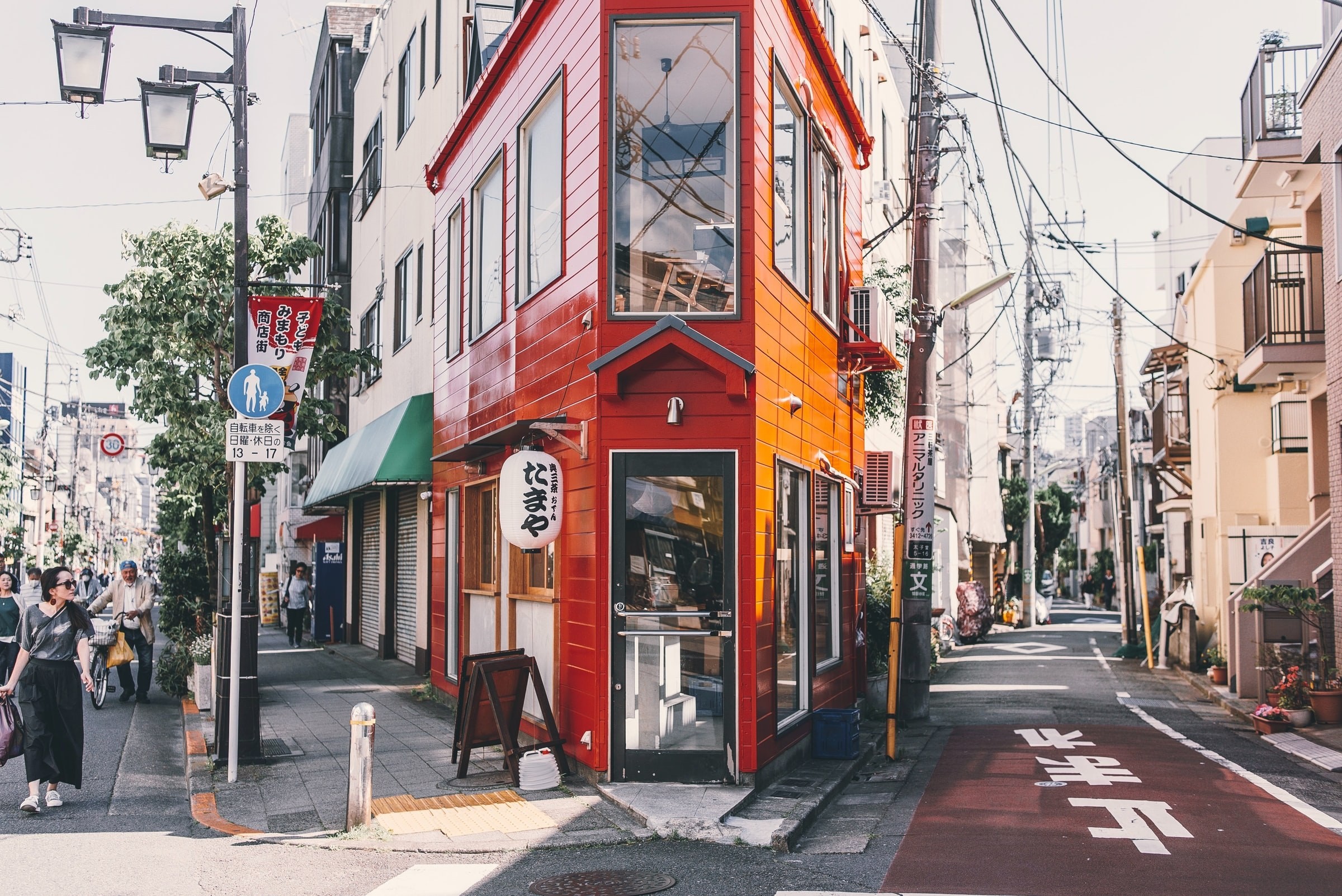 Lokales Eckrestaurant in Tokio