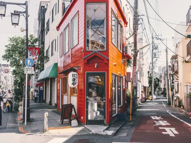 Lokales Eckrestaurant in Tokio