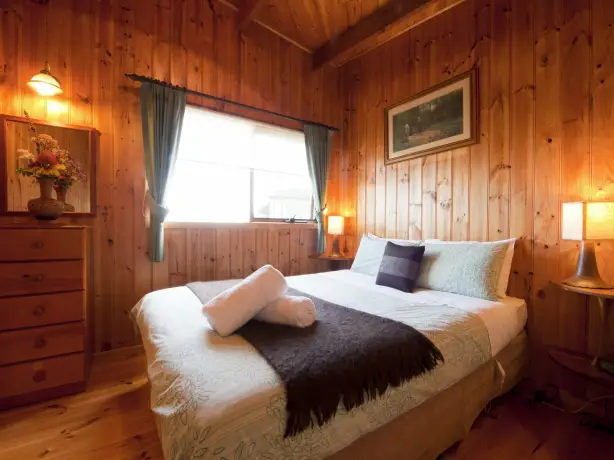 Aus great ocean road cottage bedroom partner stays comfortable
