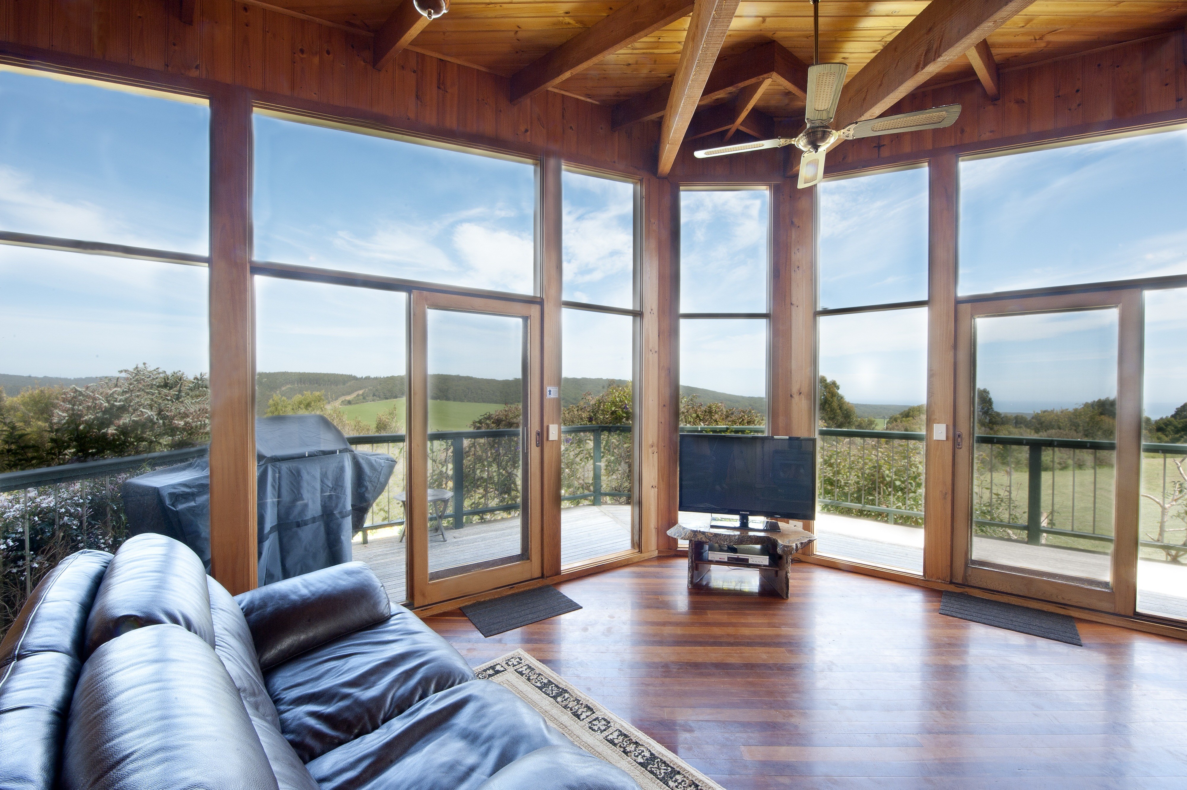 Aus great ocean road cottage livingroom view partner stays comfortable