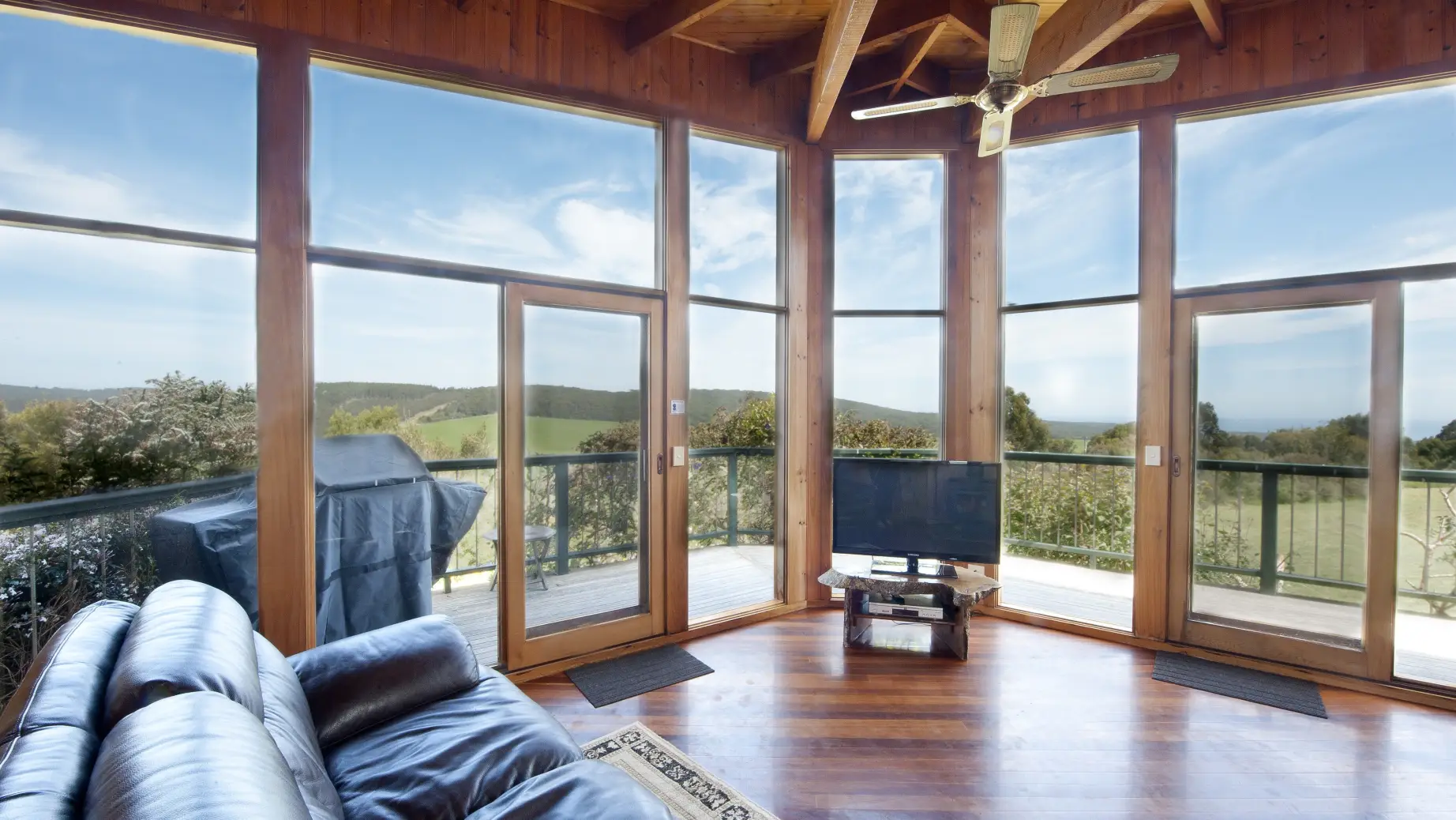 Aus great ocean road cottage livingroom view partner stays comfortable