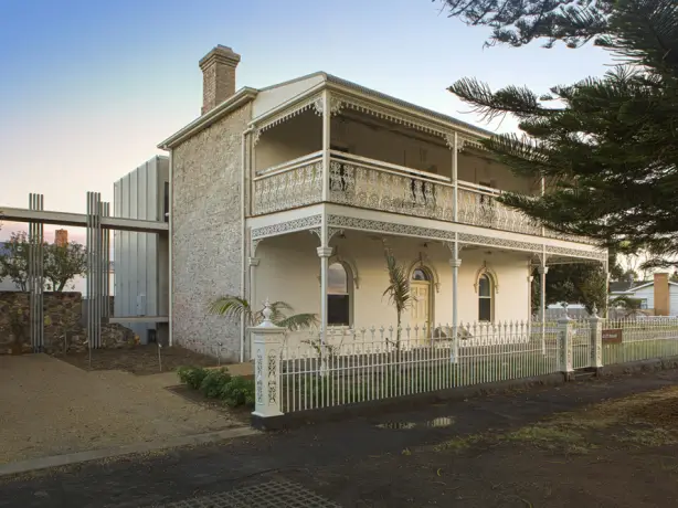 Au port fairy historic house outside view solo stays very comfortable