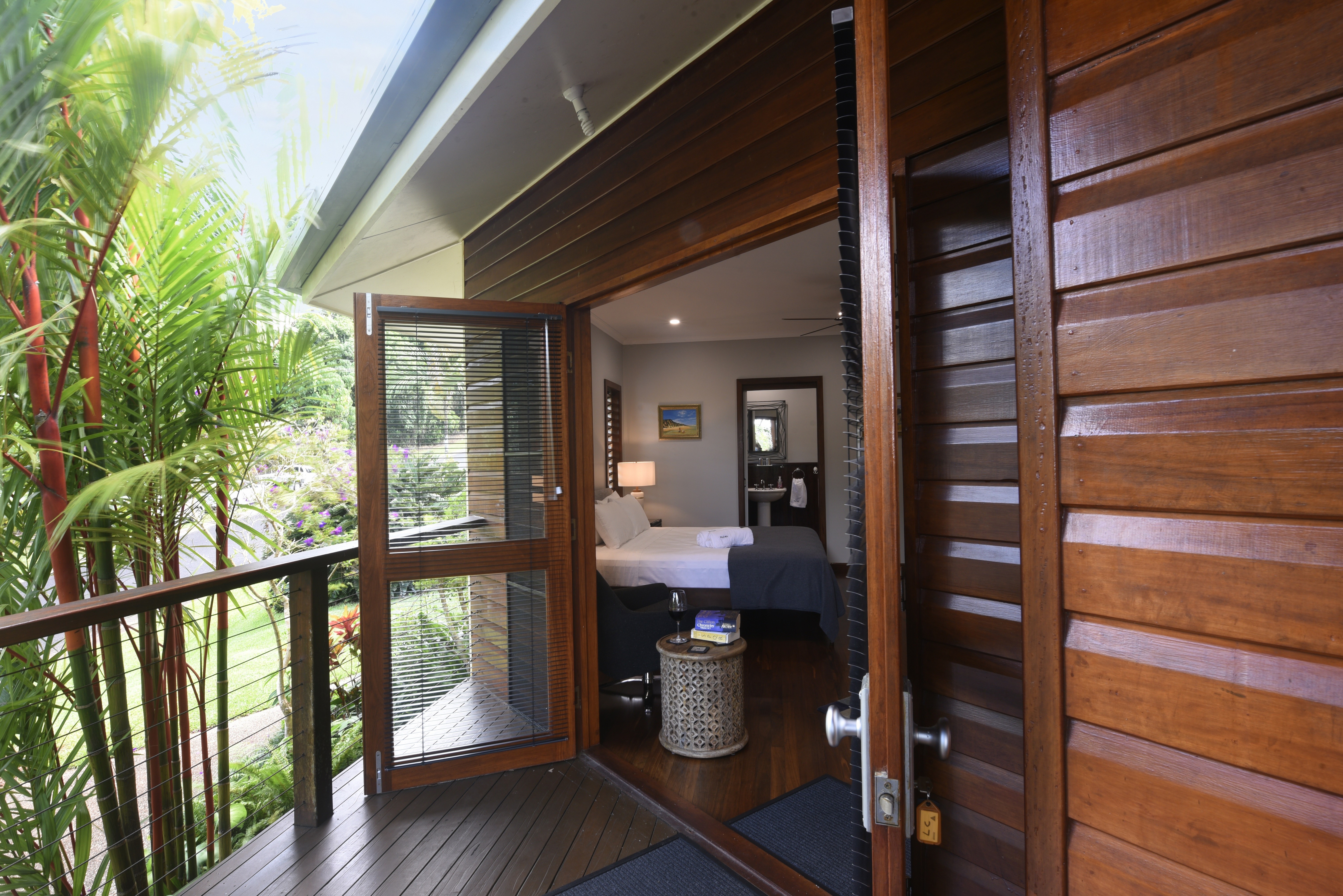 Au comfortable accommodation sealords mission beach bed and breakfast 4
