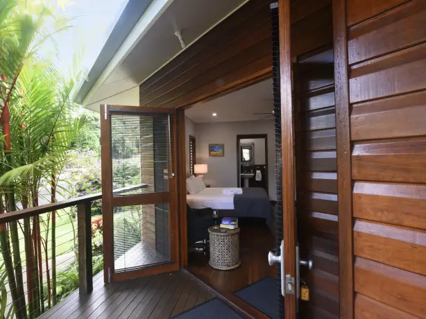 Au comfortable accommodation sealords mission beach bed and breakfast 4