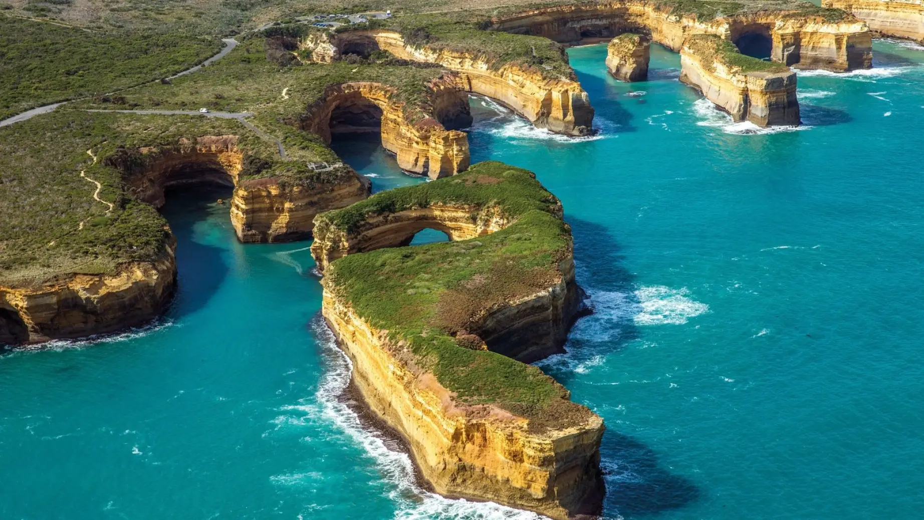 Great ocean road 12 apostles au