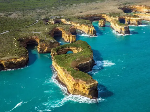 Great ocean road 12 apostles au