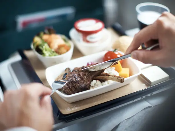 Cathay Pacific Premium Economy Mahlzeit
