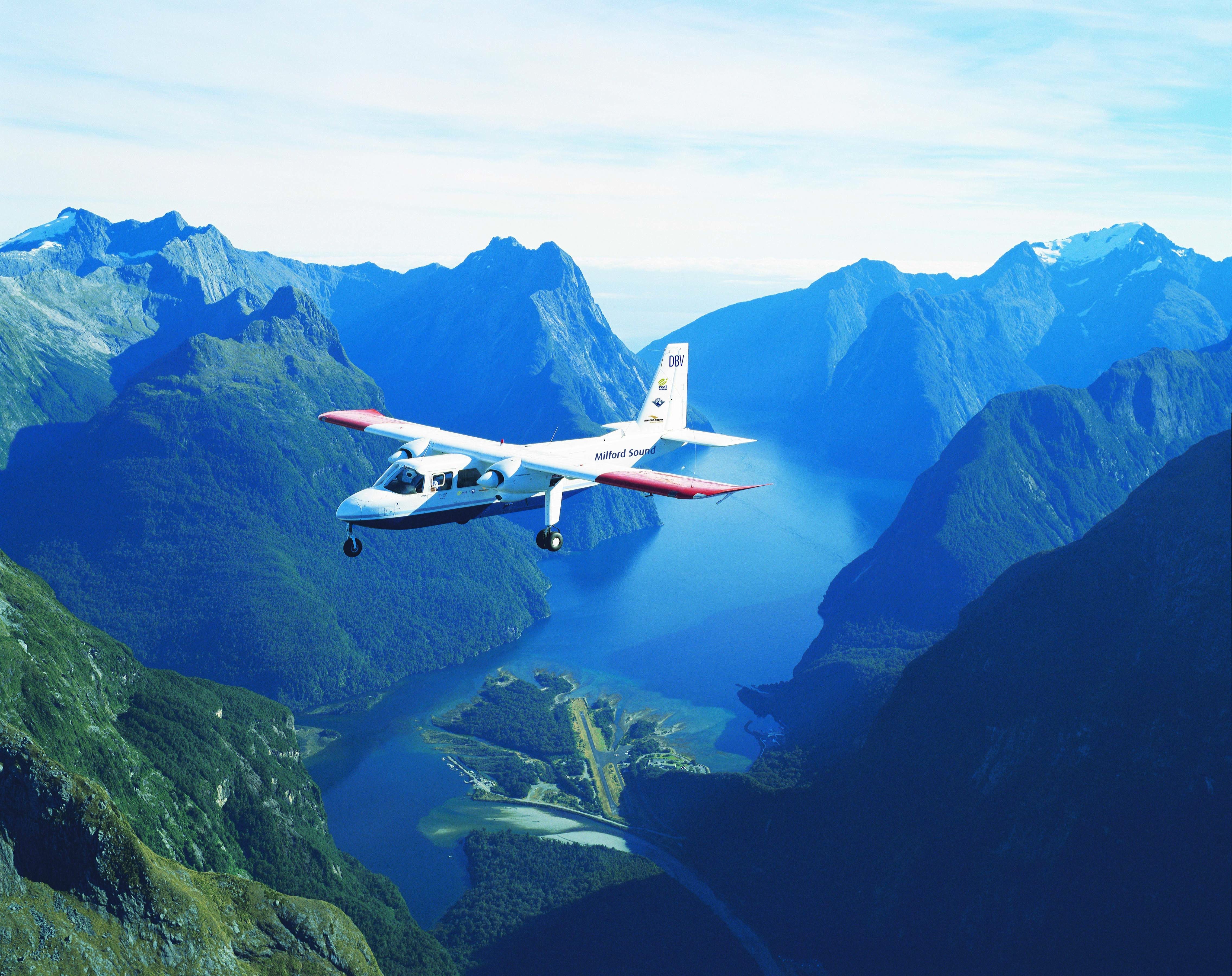 nz-south-fiordland national park-milford sound-nature scenic flight
