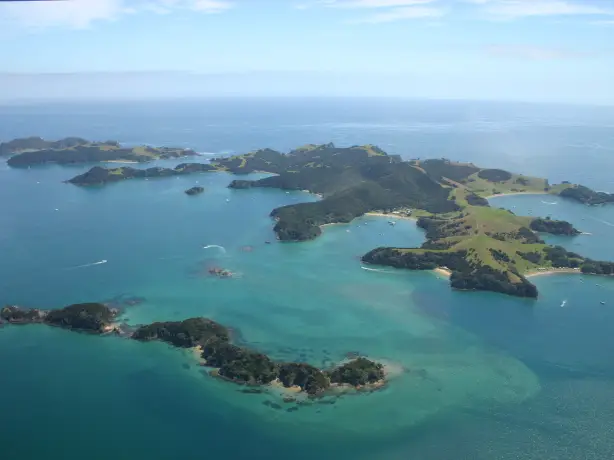neuseeland bay of islands aussicht von oben luftaufnahme inselgruppe