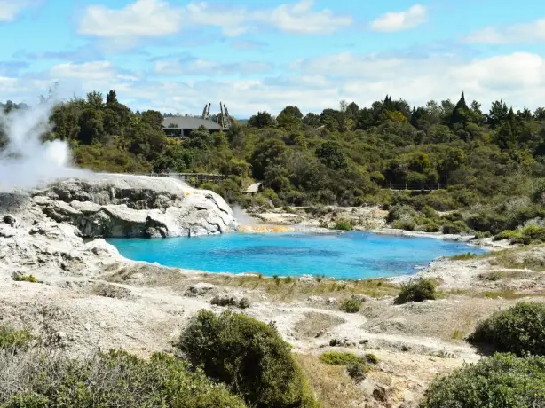 Rotorua thermal lake