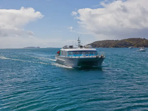 Stewart Island Ferry bei der Fahrt über das Wasser in Neuseeland