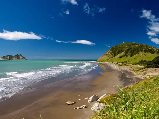 scenic drives with views of the beach meeting the heels, eastern cape, nz