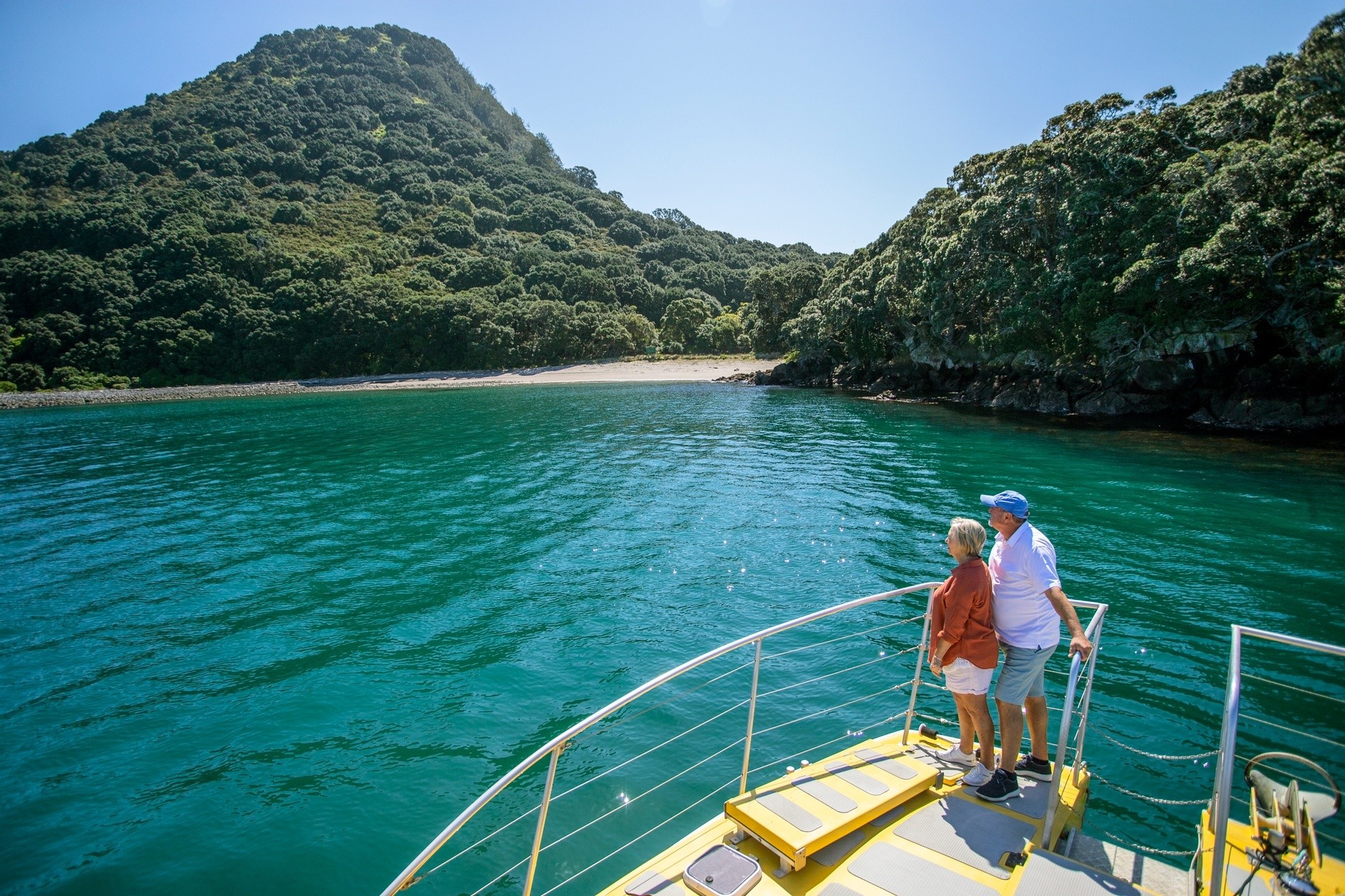 nz north bay of plenty Moutohorā couple on a boat