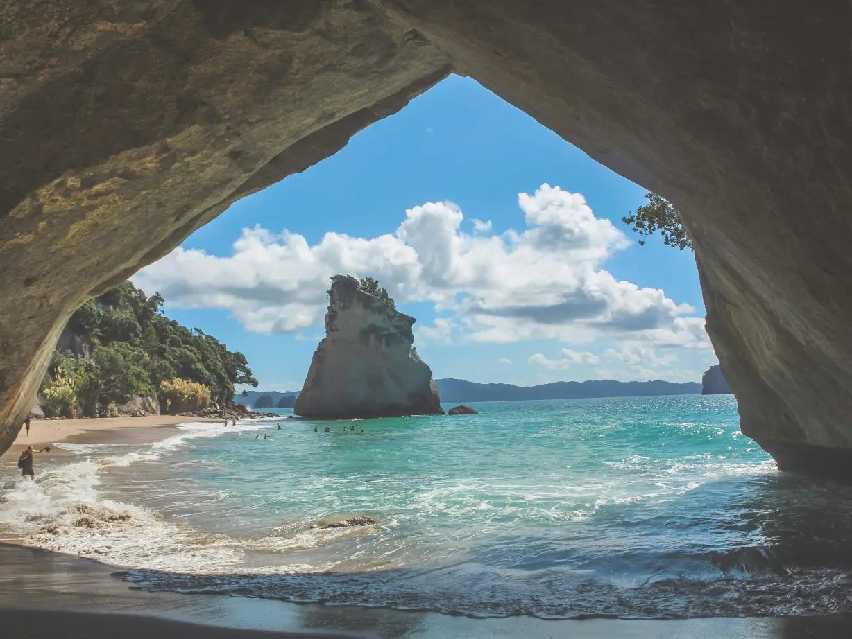 NZ Cathedral Cove arch