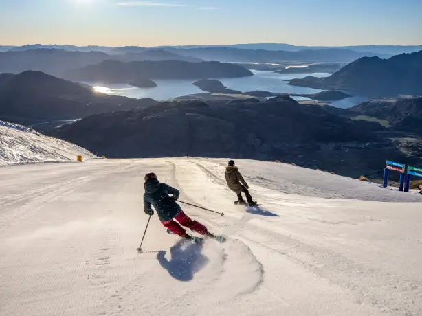 newzealand-south-lakewanaka-skiing