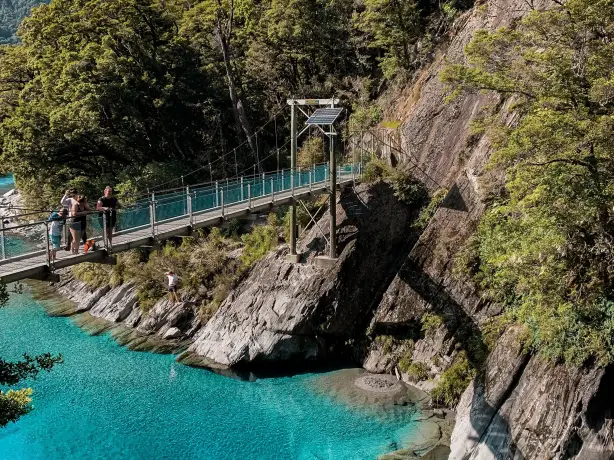 newzealand-south-mountaspiring-bluepools1