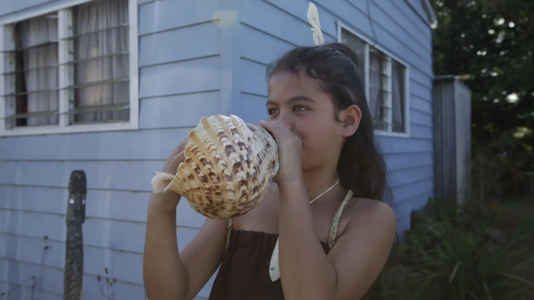 Nz maori girl shell instrument jimmy nelson discoverpage culture history