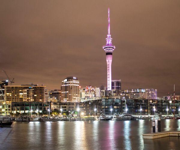 Auckland bei Nacht