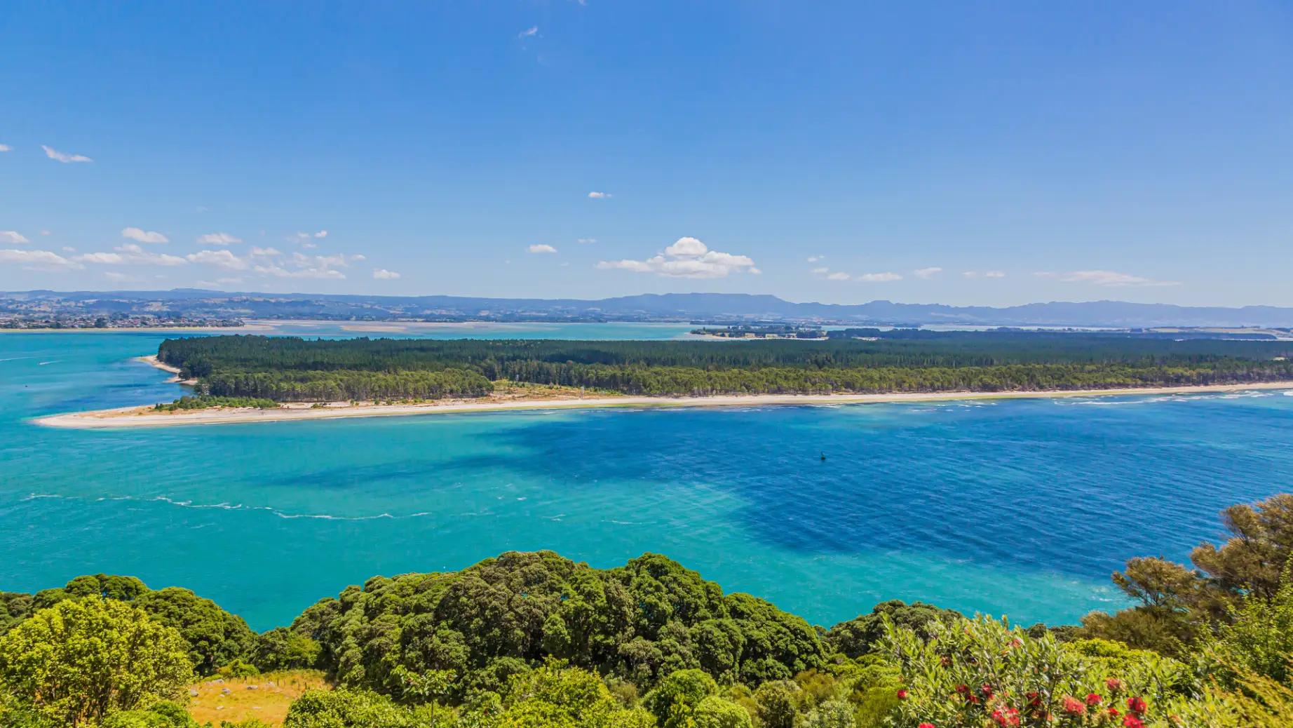 Ein Blick auf die Küsten von Neuseeland, Nordinsel - Matakana Island in der Bay of Plenty