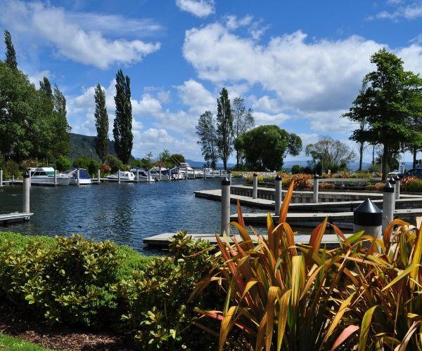 Nz north lake taupo kinloch town harbour