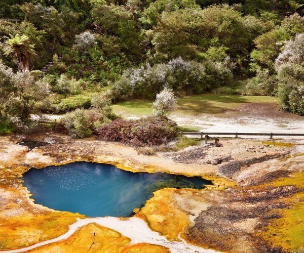 Nz north lake taupo orakei korako cave geyser