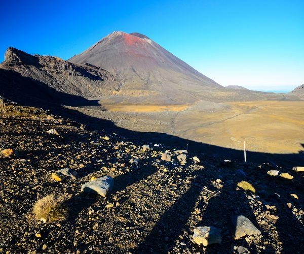 nz-north-tongariro alpine crossing-early morning