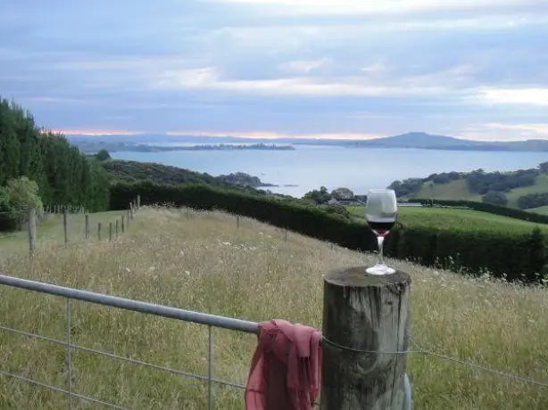 Nz north waiheke island mudbrick vineyard sunset