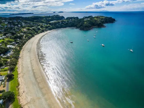 Nz north waiheke island oneroa beach aerial view