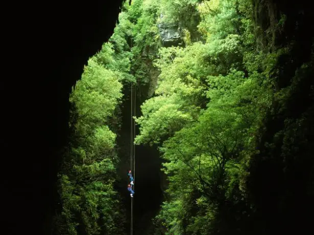 Nz north waitomo caves abseil