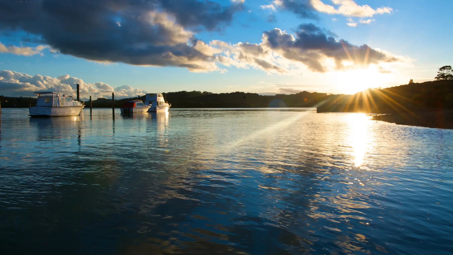 Nz hone bay of islands boats water discoverpage regions