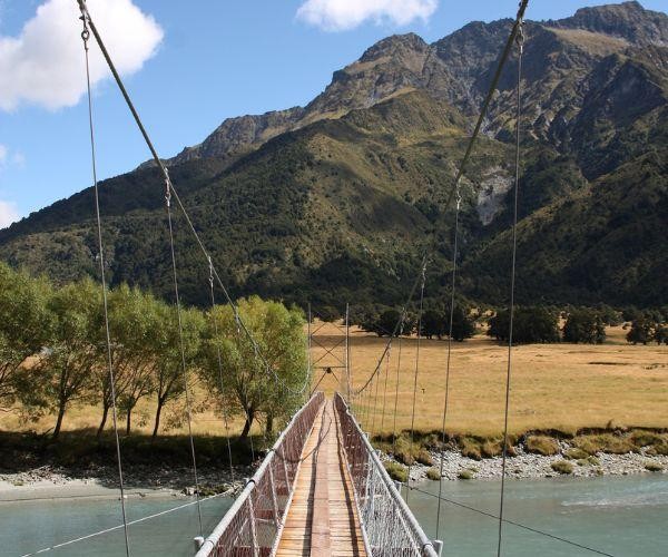 nz-south-mount aspiring-suspension bridge