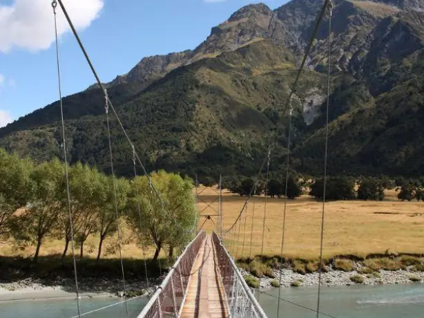 nz-south-mount aspiring-suspension bridge