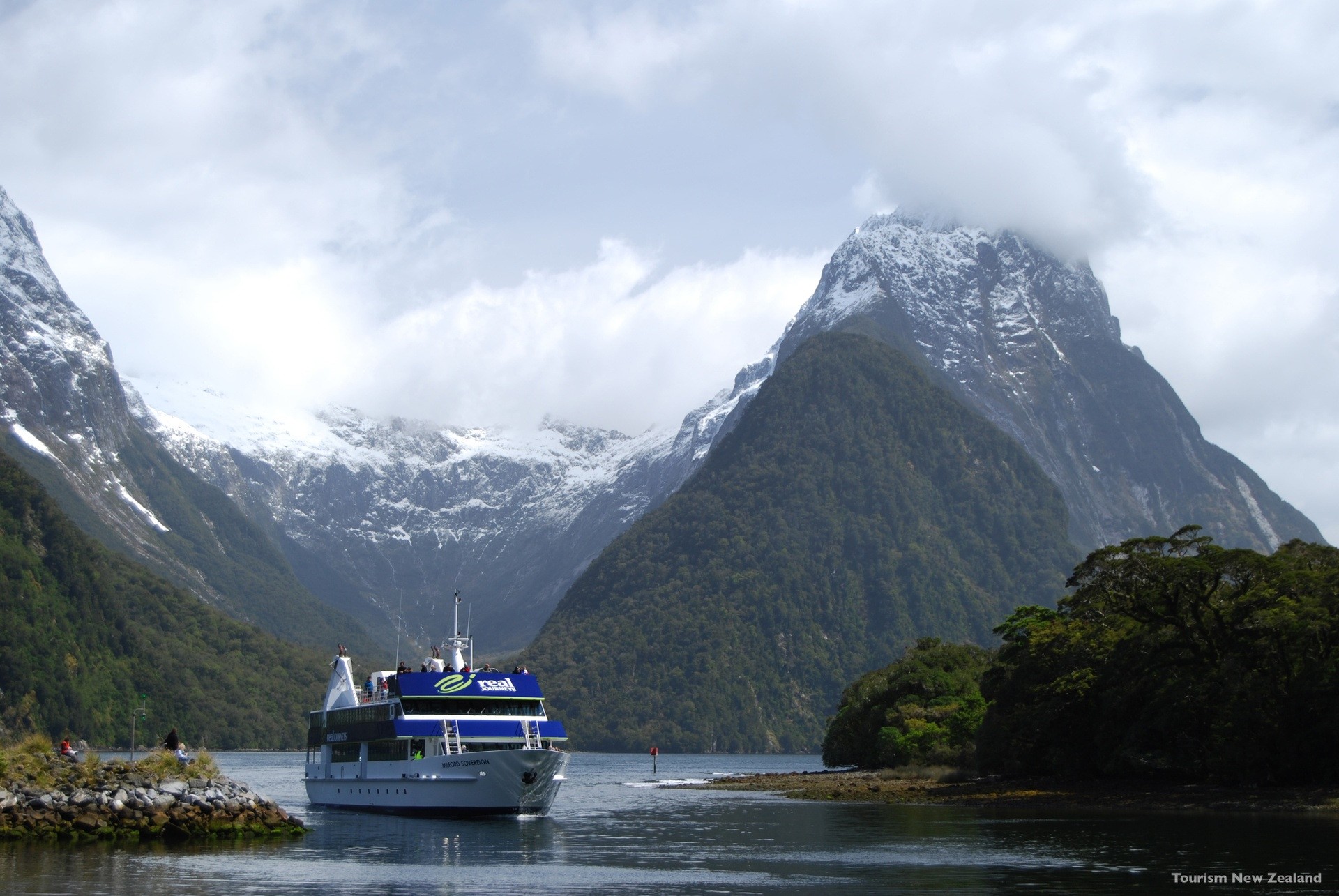 Nz south fiord nat park Milford Sound Fiordland Tourism New Zealand