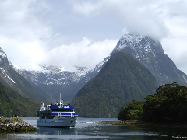 Nz south fiord nat park Milford Sound Fiordland Tourism New Zealand