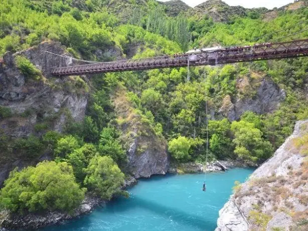nz-south-queenstown-bungy jumping-kawarau bridge-adrenalin