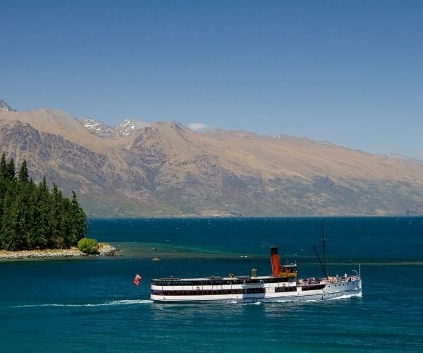 nz-south-queenstown-lake wakatipu-tss earnslaw